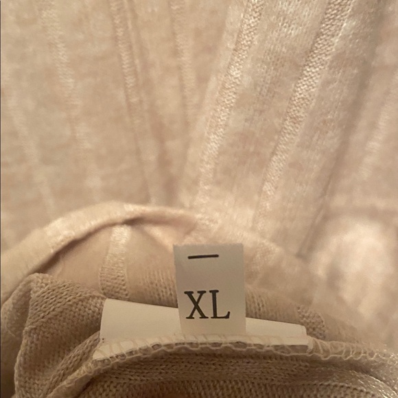 Beige V-Neck Ribbed Top…size XL - Picture 4 of 5